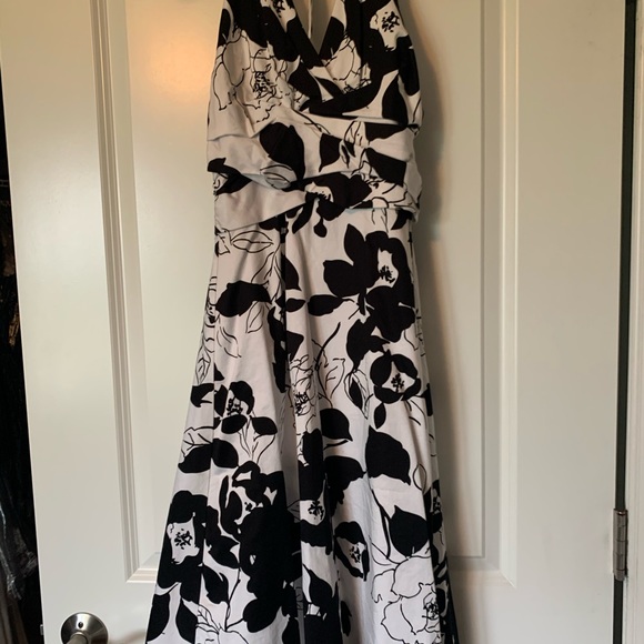 WHBM Black/White Halter dress - Picture 2 of 7